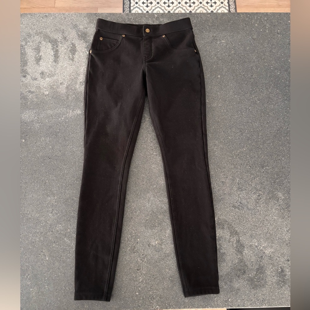 HUE Black Skinny Pants
